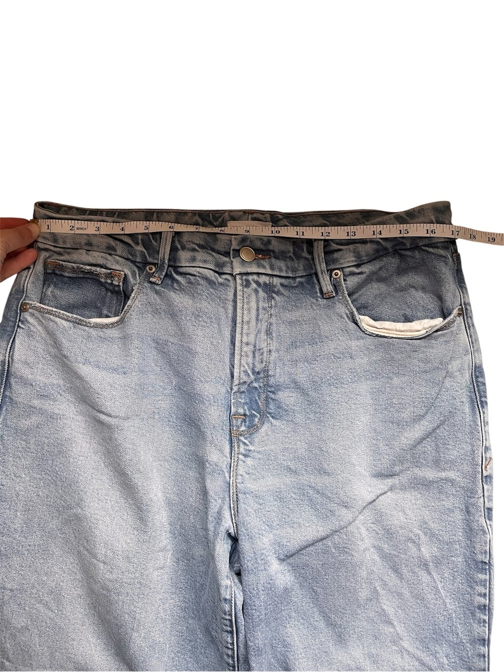 Good American The Weekender Cuffed Light Wash Relaxed Jeans 10/30 - Picture 9 of 11